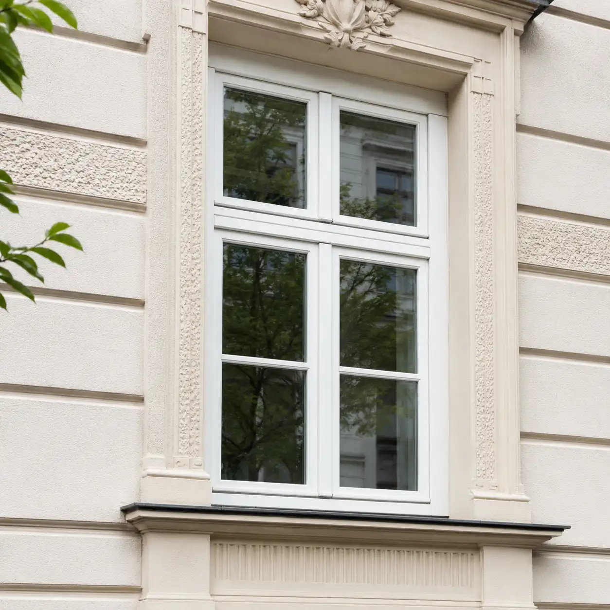 Holzfenster nach Maß von ecowindow-Monteur eingebaut