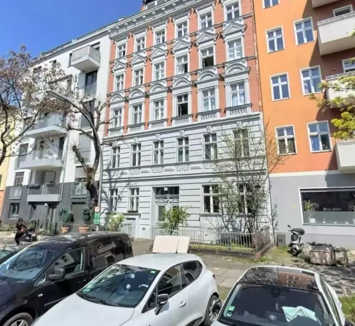Altbau-Sanierung in der Bellermannstraße Berlin: schallgedämmte Salamander-Kunststofffenster von ecowindow