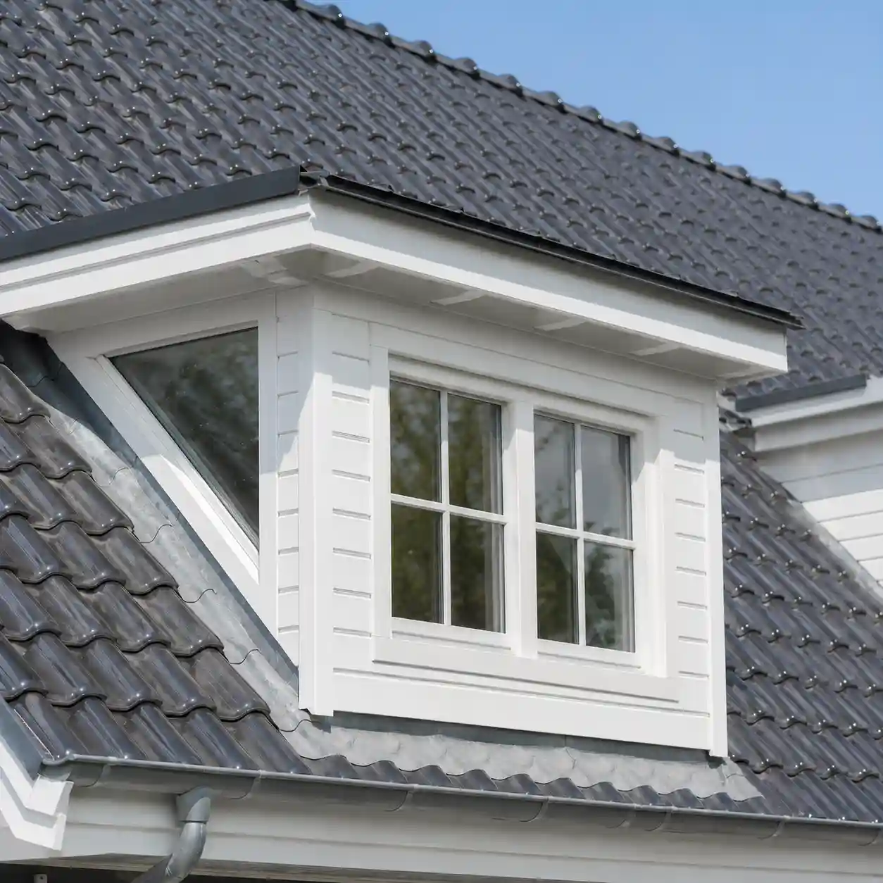 Dachgaube mit seitlichem Dreiecksfenster von ecowindow
