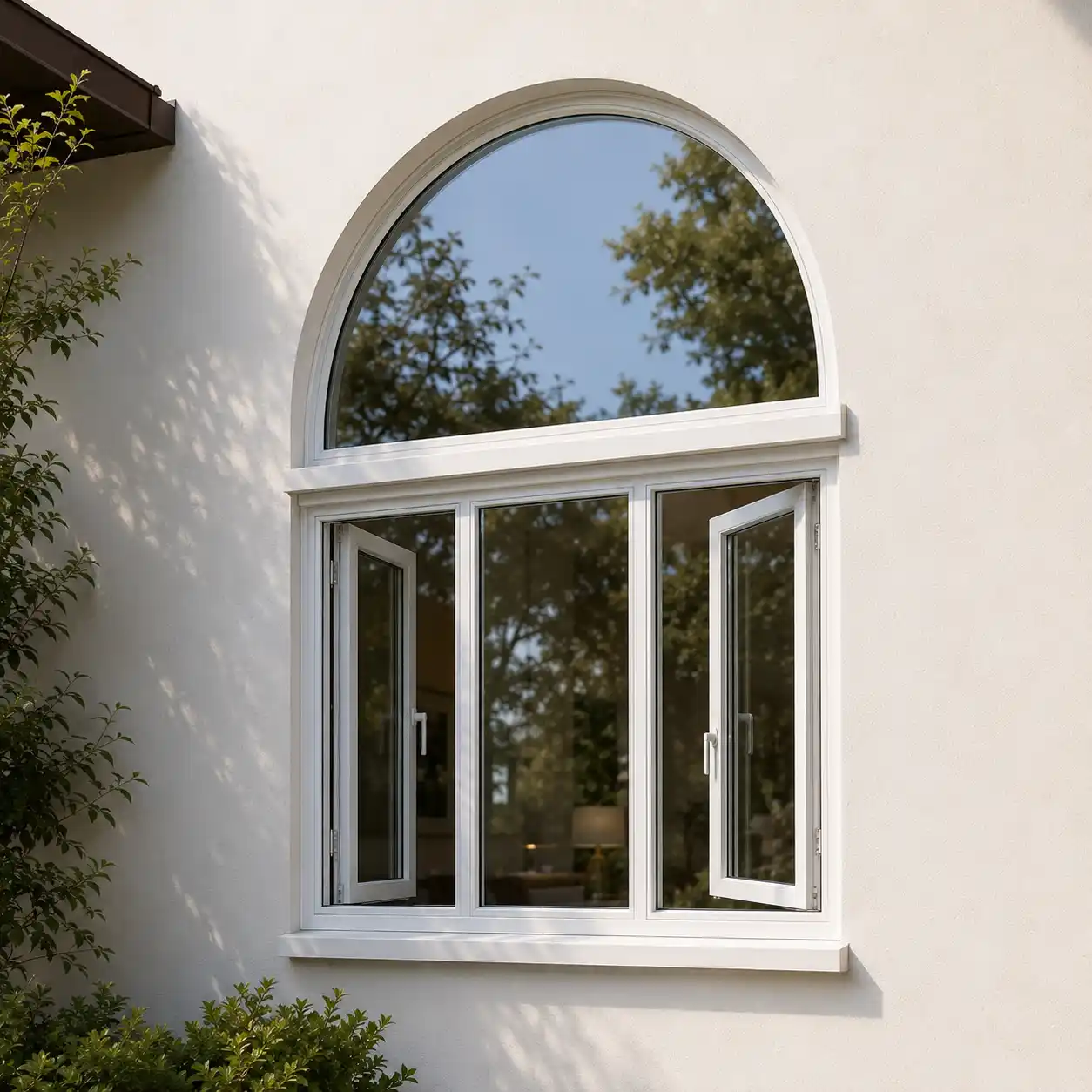 Halbkreisfenster festverglast über rechteckigem Öffnungsfenster als Kombination von ecowindow