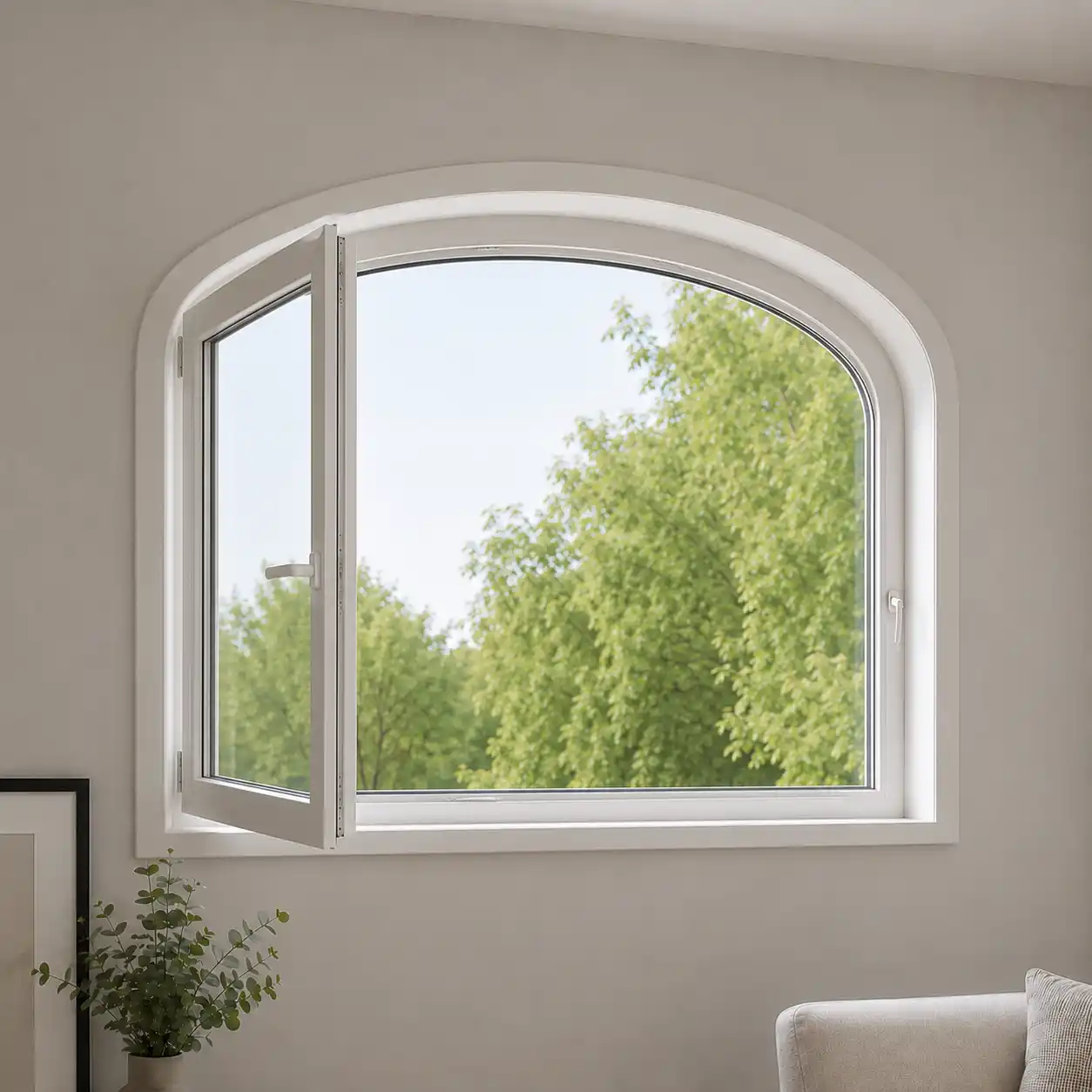 Einflügeliges Korbbogenfenster mit Dreh-Kipp-Öffnung von ecowindow
