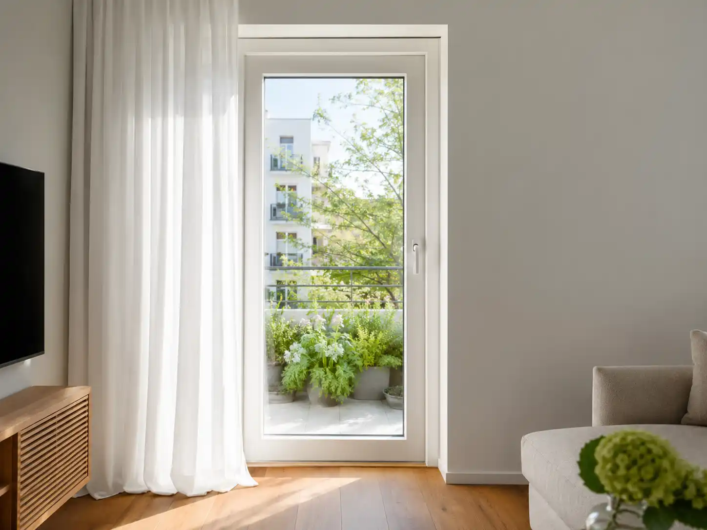 Balkontür aus Kunststoff mit Einbau von ecowindow