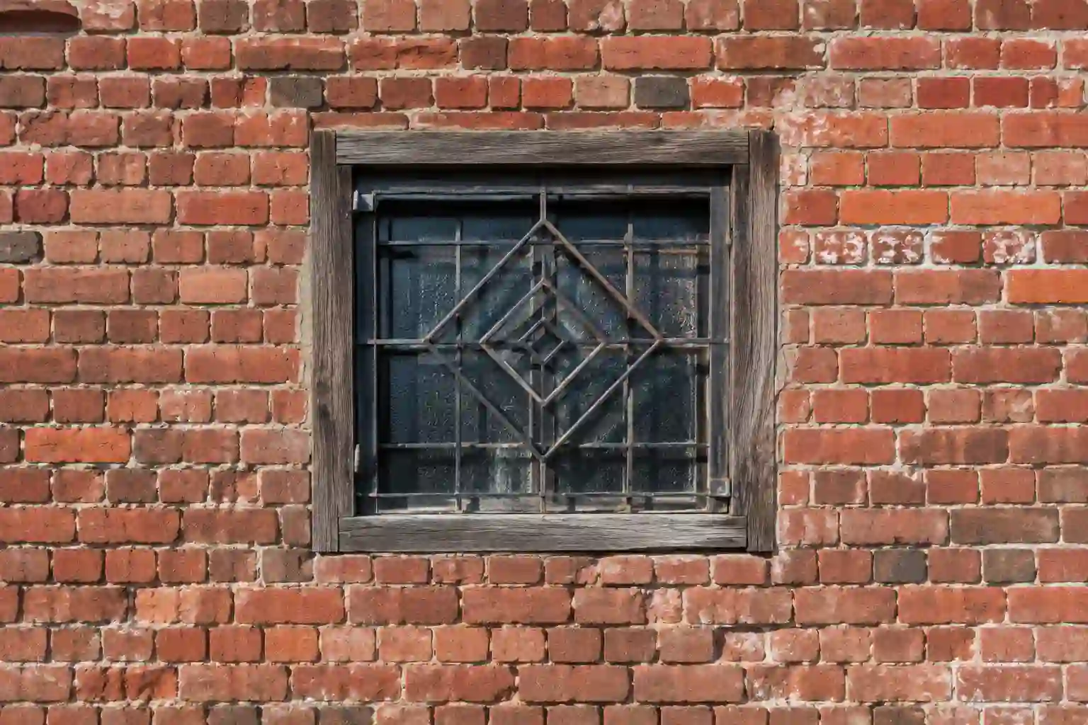 Stallfenster in einer Backsteinwand von ecowindow